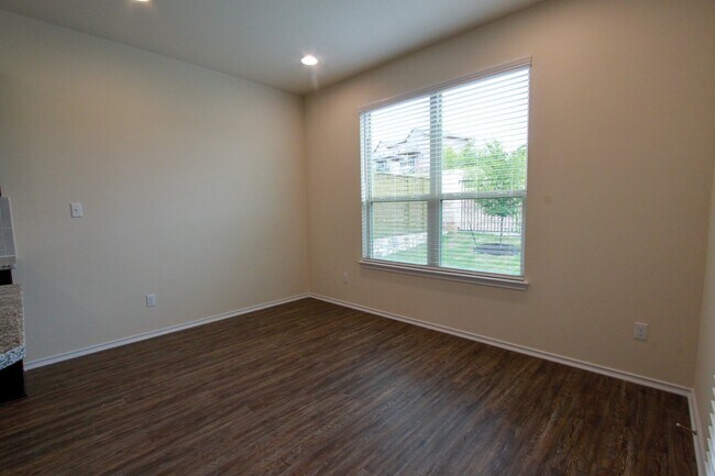 Building Photo - 3651 Sandy Brook Dr