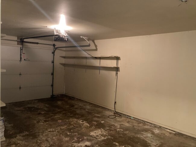 Building Photo - 2402 Spruce Dr