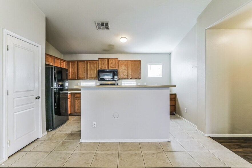 Building Photo - 11457 W Rio Vista Ln