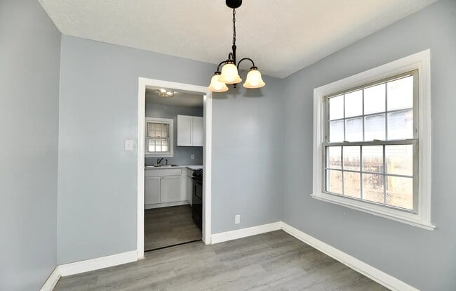 Building Photo - 3910 E 34th St