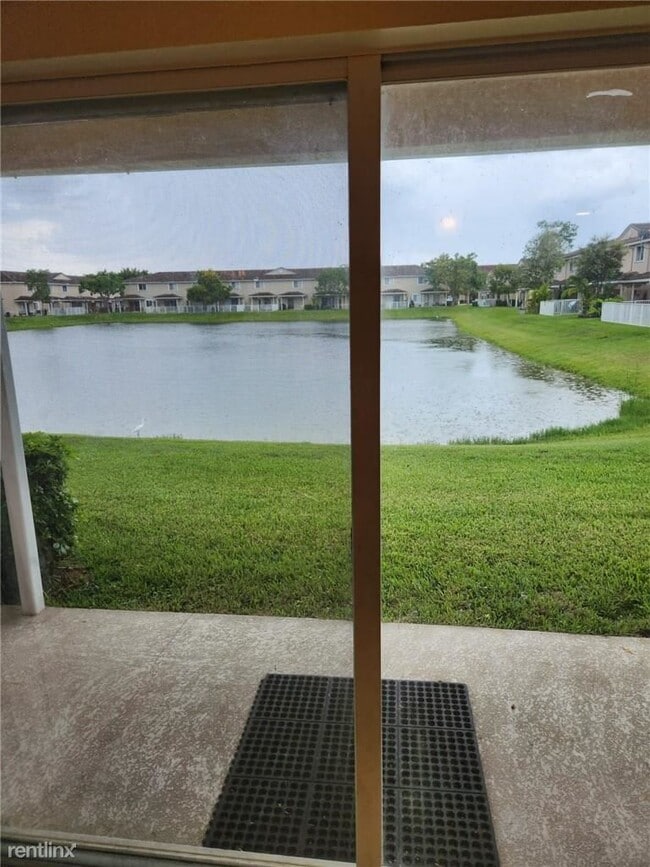 Building Photo - 3 br, 2.5 bath Townhome - 8982 Chambers St