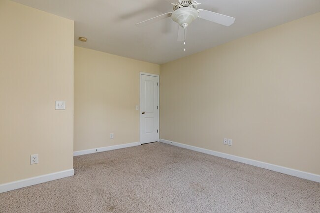 Building Photo - 202 Clover Ct