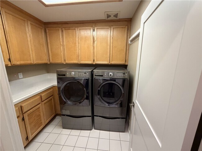 Building Photo - 4075 Arbolado Dr