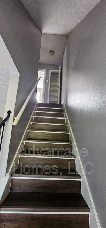 Building Photo - 721 N 70th Terrace