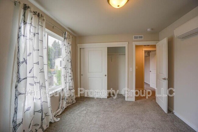Building Photo - 2904 NE 161st Ct