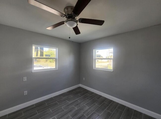 Building Photo - 1607 Ave O