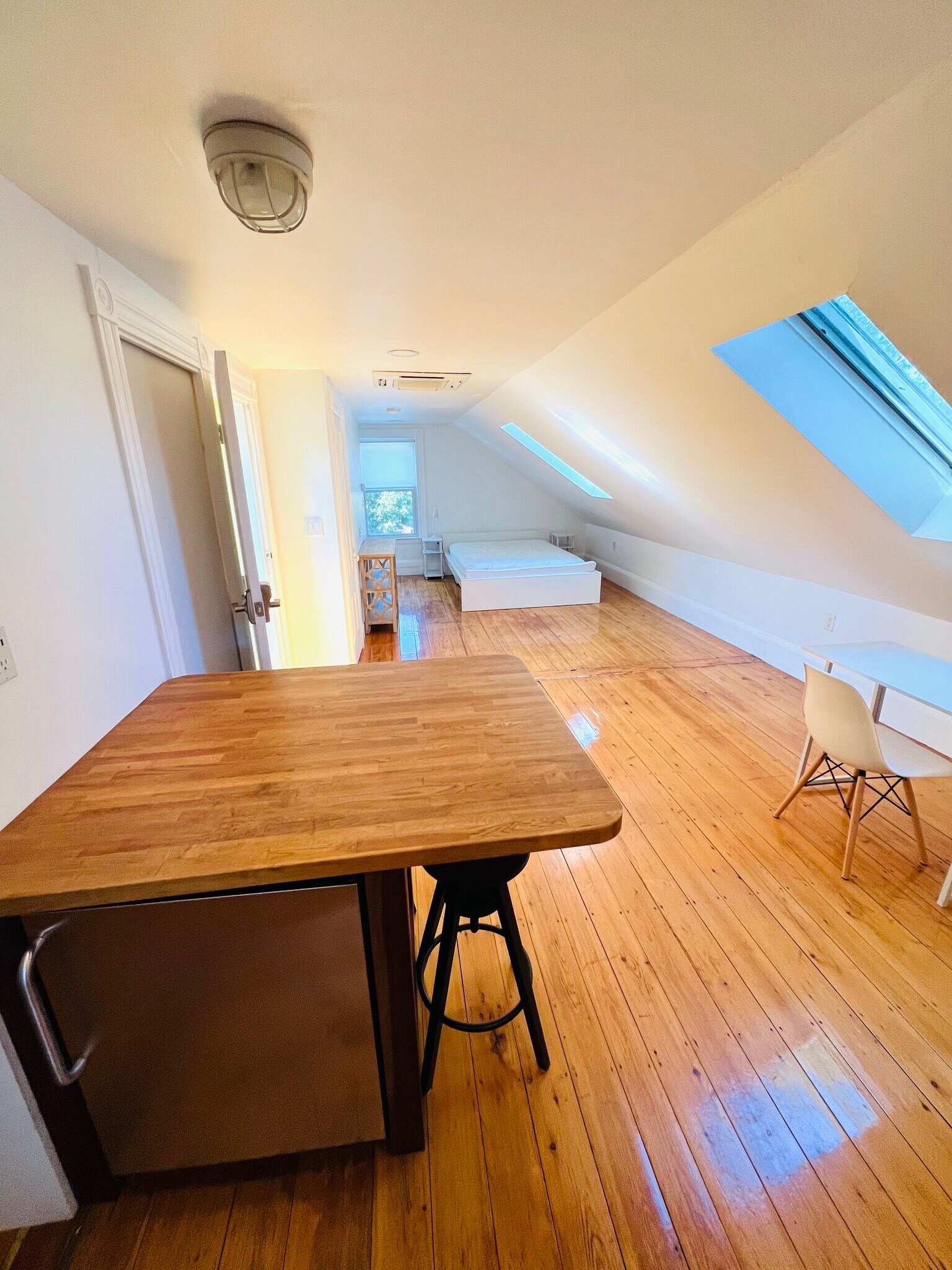 Building Photo - 9 Laurel St