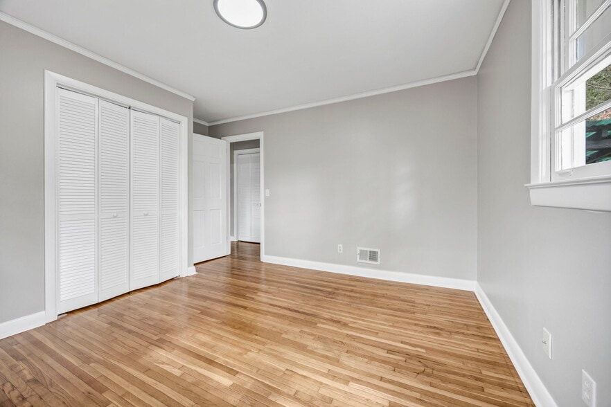 Building Photo - 842 Delverton Rd