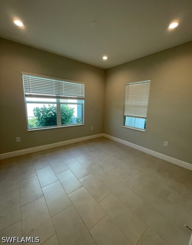 Building Photo - 4600 Skysail Dr
