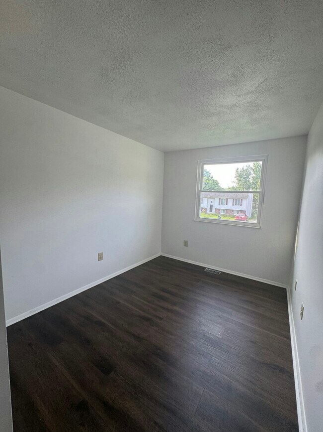 Building Photo - 6401 Brambleton Rd
