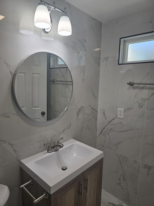 Building Photo - Room Rental in Westminster