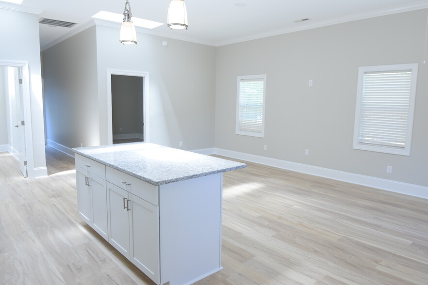 Building Photo - 621 Hadley Ct