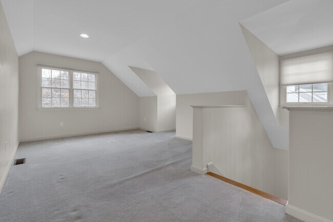 Building Photo - 319 Stearns St