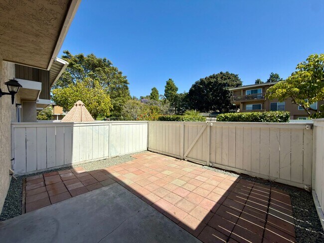 Building Photo - Spacious Townhome in Quail Ridge