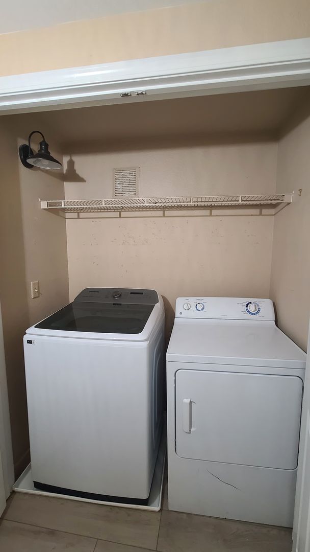 Building Photo - Upstairs 3 Bedroom condo