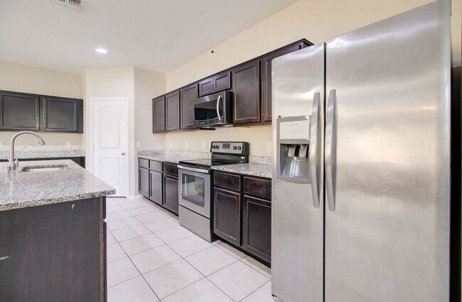 Building Photo - 42098 W Balsa Dr