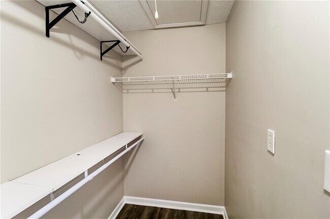 Building Photo - 6912 Biscayne