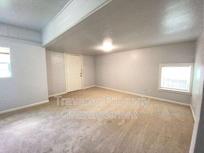 Building Photo - 5321 Locke Ave