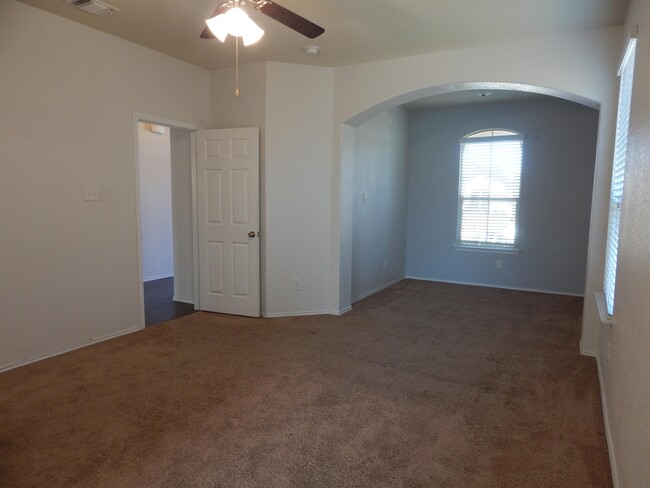 Building Photo - 1310 Stonewall Ridge