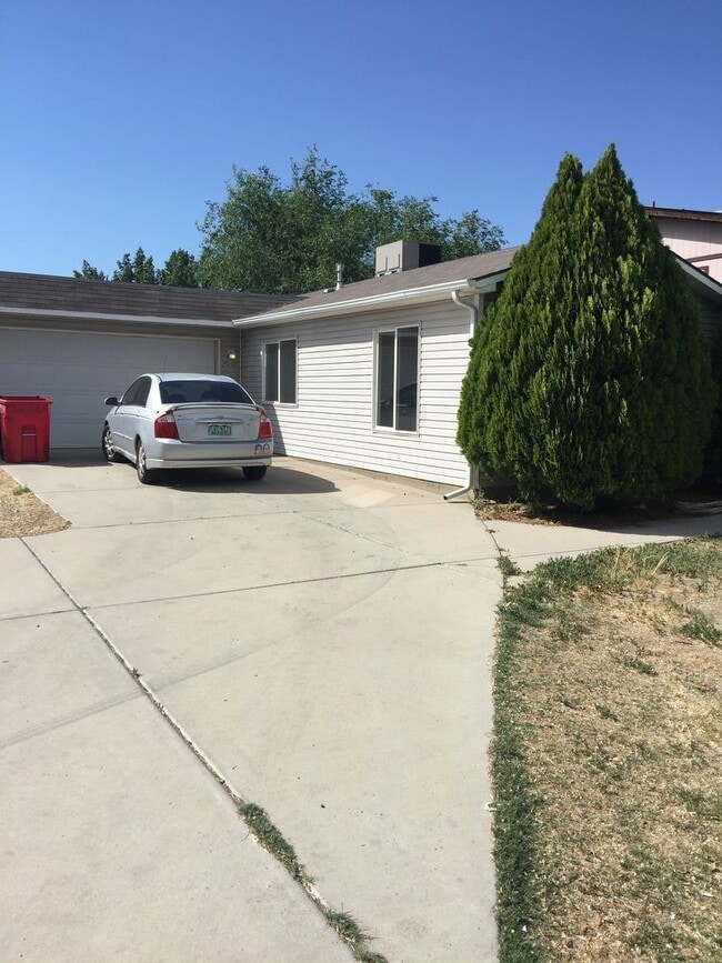 Building Photo - 2912 Dawn Dr