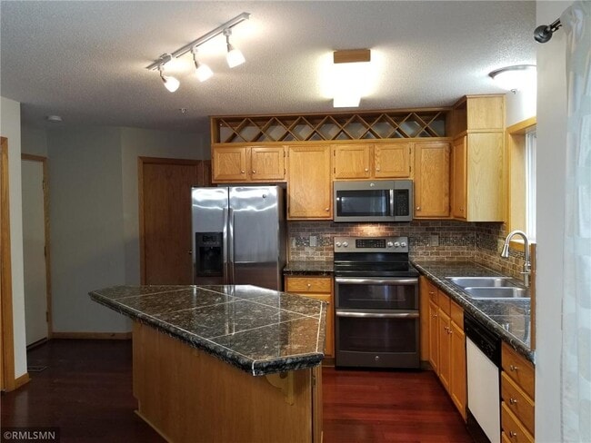 Building Photo - 949 Old Steine Cir