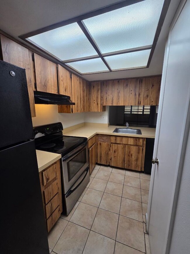 Building Photo - Temple Terrace Condo