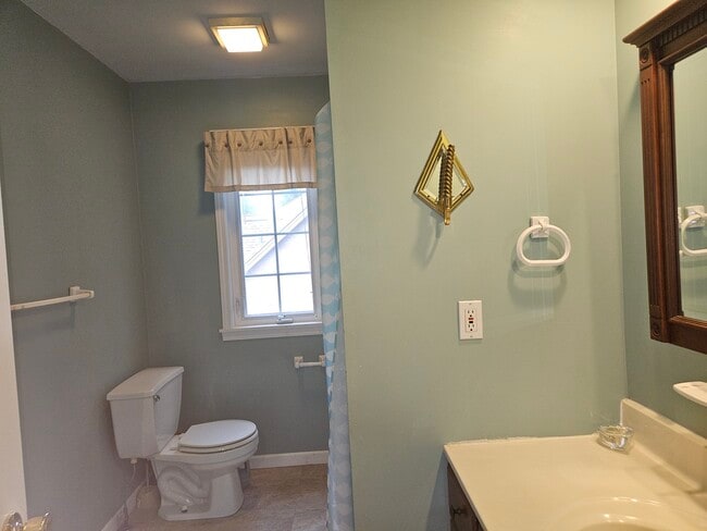 Building Photo - 688 Fox Hollow Ct