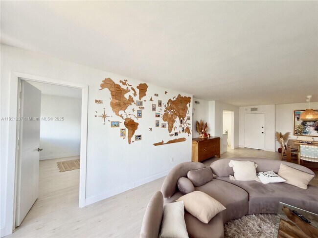 Building Photo - 3140 S Ocean Dr