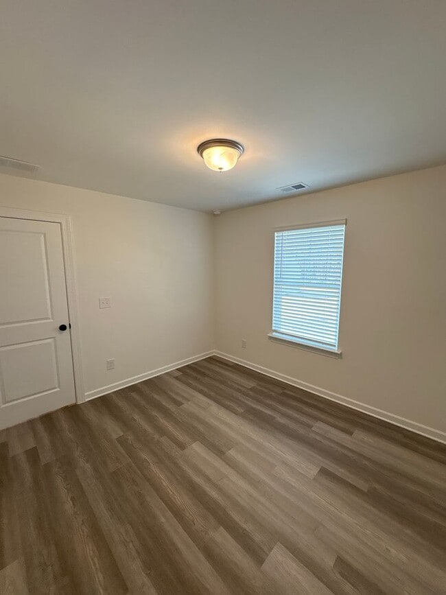 Building Photo - BRAND NEW SINGLE FAMILY HOME IN LOGANVILLE