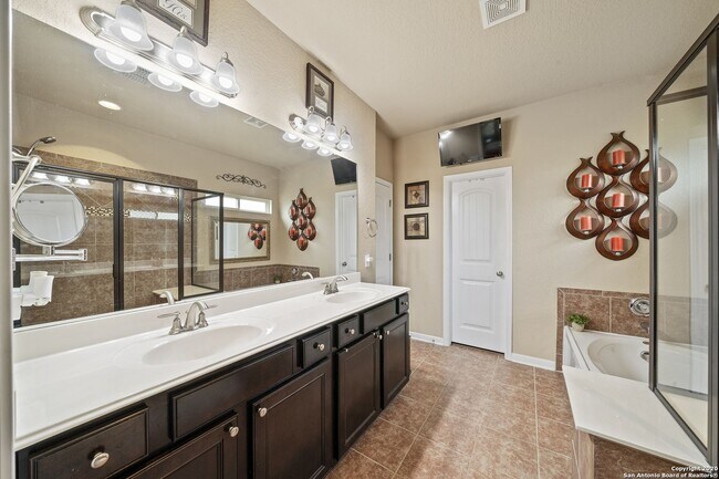 Building Photo - Beautiful 4 Bedroom Home in Turning Stone,...