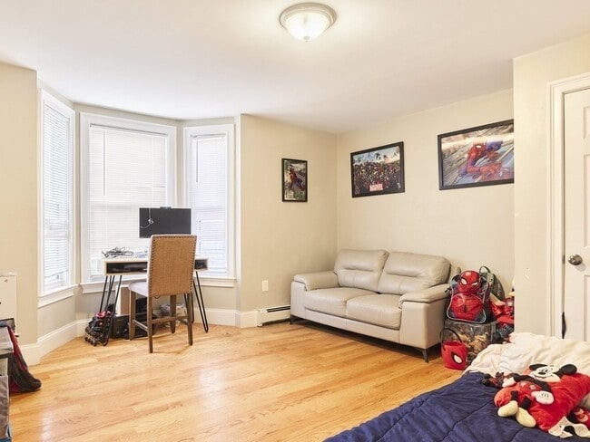 Building Photo - 69 Parker St