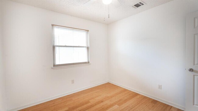 Building Photo - 11606 Parkfield Dr