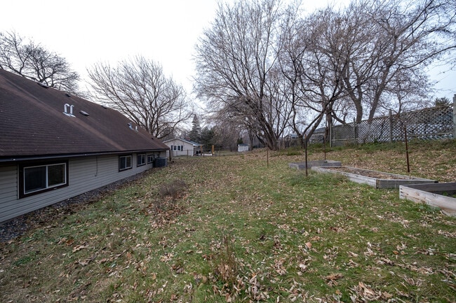 Building Photo - 14130 35th Ave N