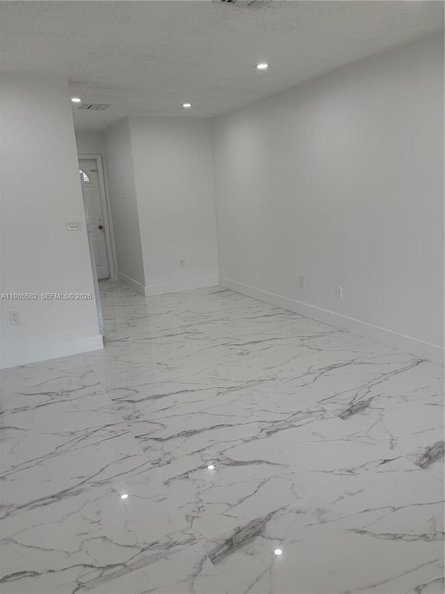 Building Photo - 6172 SW 44th St