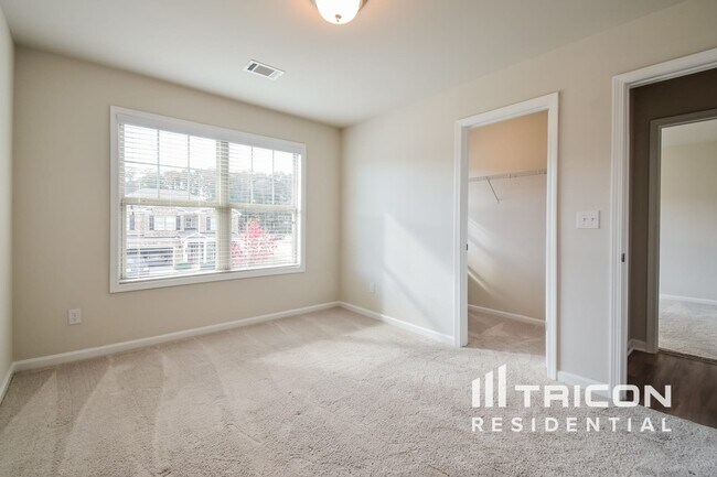 Building Photo - 4202 Bella View Dr