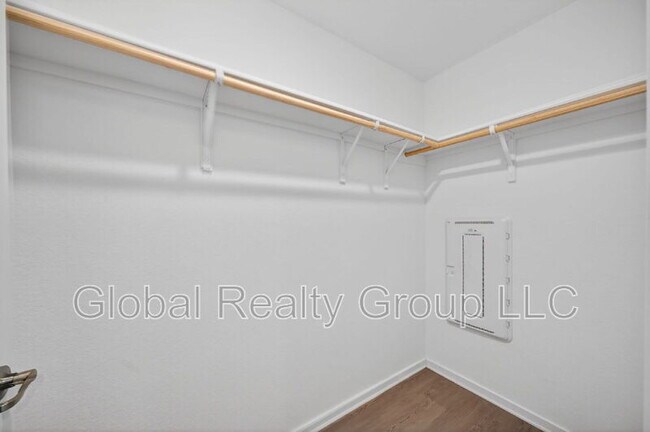 Building Photo - 10647 Nye St