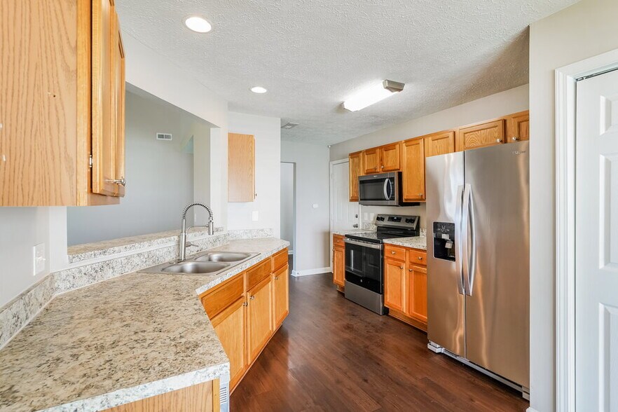 Building Photo - 7128 Legacy Dr