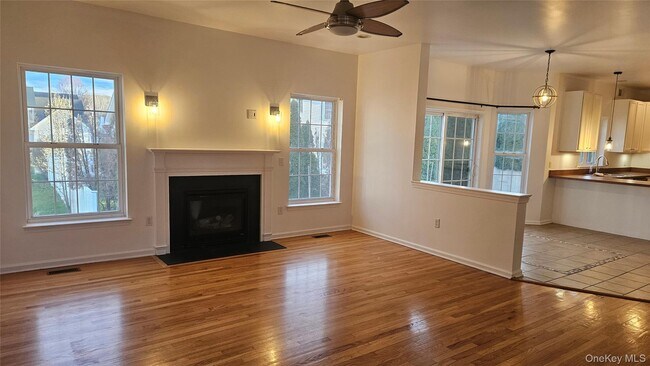 Building Photo - 2719 Colonial Dr