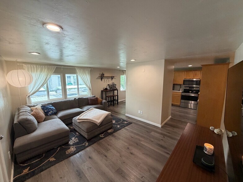 Building Photo - 4538 S 700 E