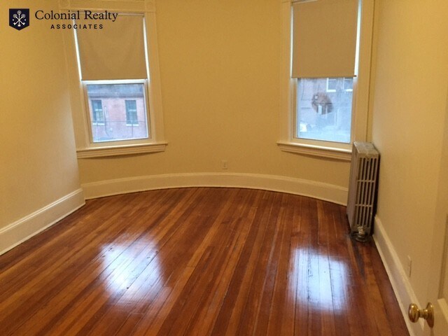 Building Photo - 1587 Beacon St