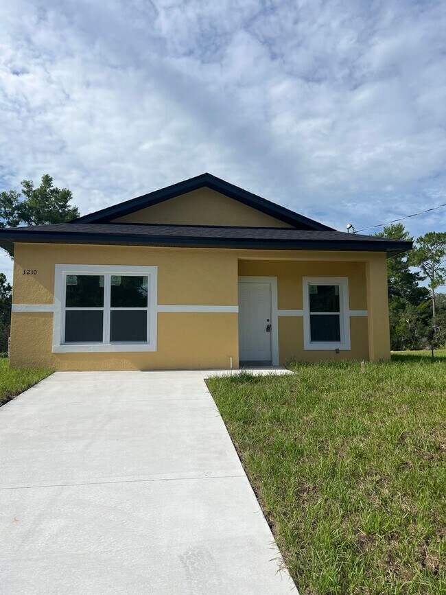Building Photo - COZY COTTAGE 2/2 IN LAKE PLACID FL