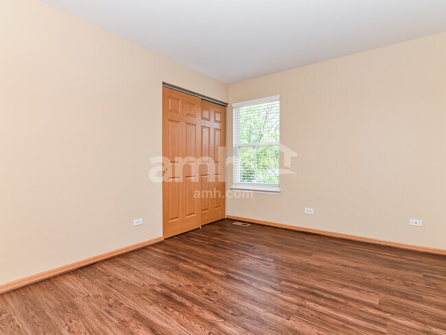 Building Photo - 204 Winding Trl