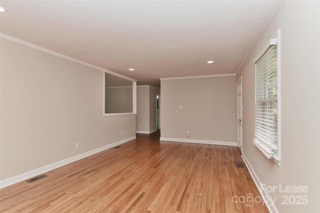Building Photo - 420 Seneca Pl