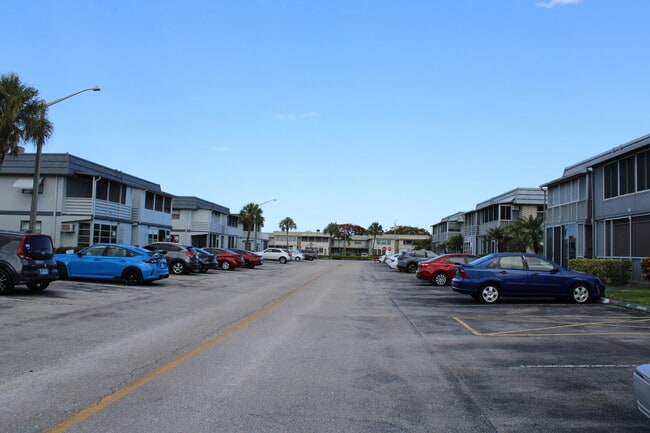 Building Photo - 520 Brittany K