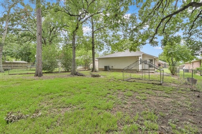 Building Photo - 506 Paradise Ln