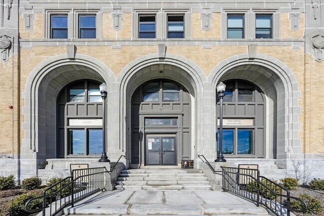 Building Photo - 520 Belleville Ave