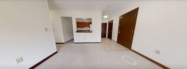 Building Photo - 12-380 Sunderland Rd, #12