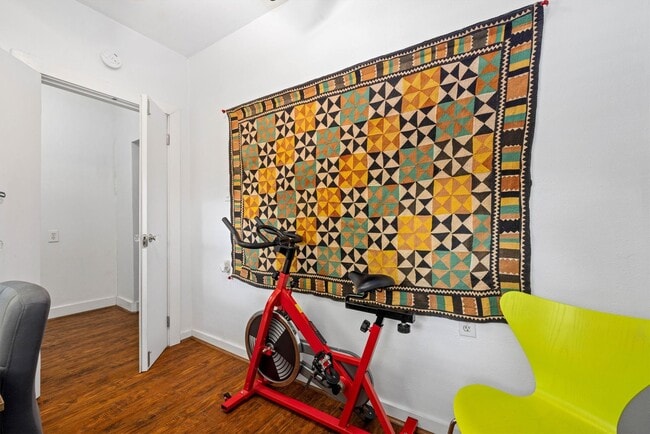 Building Photo - 519 Allston St