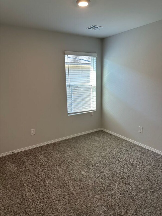 Building Photo - Don’t Miss Out — FREE Blackstone Grill When You Sign by 6/30! | Cozy 3-Bed, 2-Bath Home in Southb...