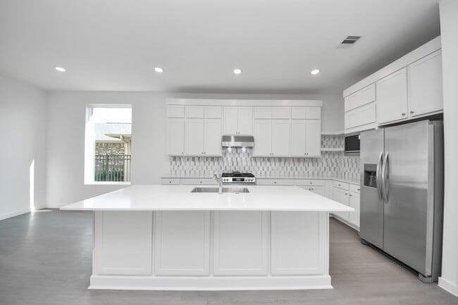 Building Photo - 27111 Blue Pool Dr